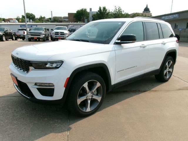 2024 Jeep Grand Cherokee Limited 4x4 in Bright White Clearcoat — front three-quarter view