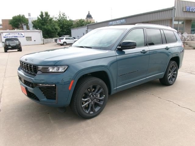 2026 Jeep Grand Cherokee GRAND CHEROKEE L LIMITED RESERVE 4X4 in Steel Blue Exterior Paint — front three-quarter view