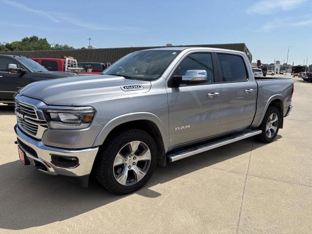 2021 RAM 1500 Laramie Crew Cab 4x4 5'7' Box in Billet Silver Metallic Clearcoat — front three-quarter view