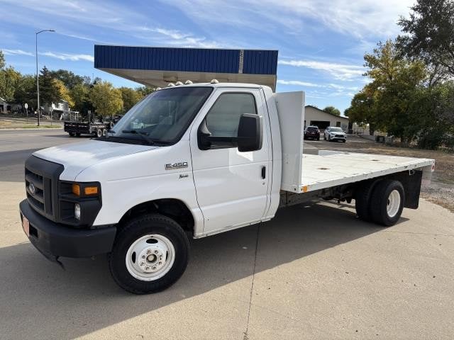 2010 Ford E-450 Cutaway Base in Oxford White — front three-quarter view