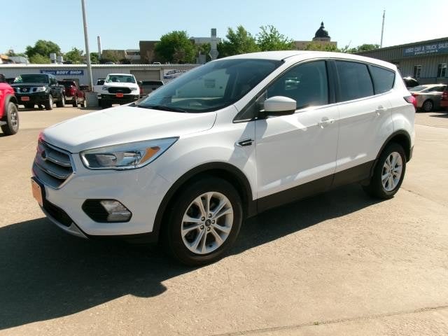 2019 Ford Escape SE in Oxford White — front three-quarter view