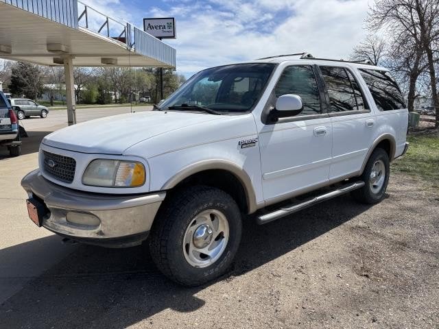 1997 Ford Expedition Base in Oxford White (Cc) — front three-quarter view