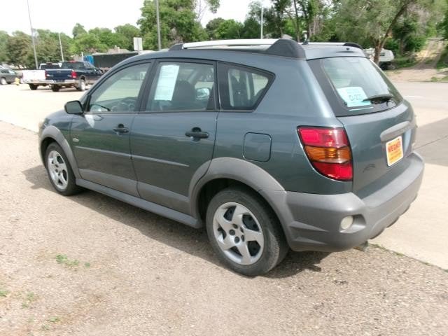 2007 Pontiac Vibe — rear three-quarter view